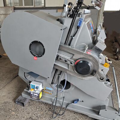 40M未満の折り曲げ長さを持つ段ボール箱打ち抜き機、高い打ち抜き力と電動電源によりカートン加工を保証