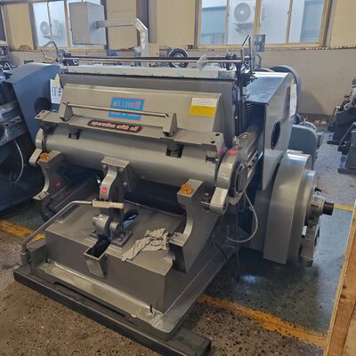 ステンレス鋼製波形カートンダイカット機、電動オイル供給方式、恒水モーター搭載、カートン生産に最適