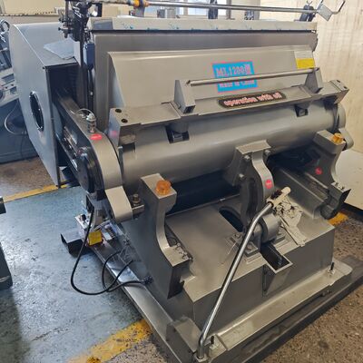 金属 銅 銅 ブッシュ カートン 板 切断 機 精密 切断 生産 プロセス に 適した 電気 油 供給 方法