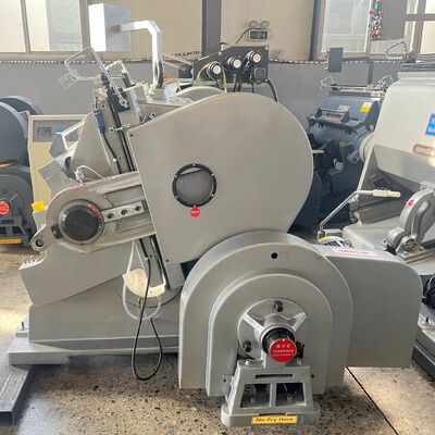 フラットベッド・ダイ・ゴラッテッド・カートン・ダイ・カット・マシン 機械の寸法5129 4150 2346mmと高切断精度