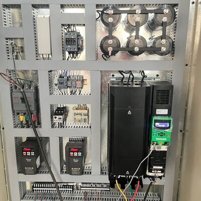 大容量生産のための連続的な供給とスタッキングを特徴とする高容量波紋箱製造機械