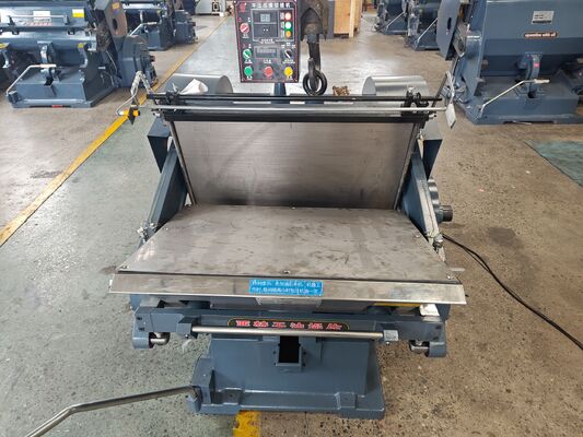 重用 ML1100 手動のゴラゴラ紙紙の切削機 20pcs/min 速度と4つの安全システム 1100 * 800mm サイズ