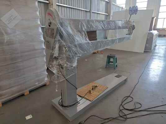 手動カートンボックスステッチングマシン、安定した回転操作、毎分250回の高速、および梱包ソリューション用の1800mmアーム